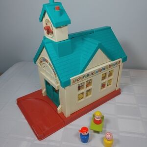 Fisher Price 1997 Little People Schoolhouse Playset and 3 Vintage Figures 1 Desk